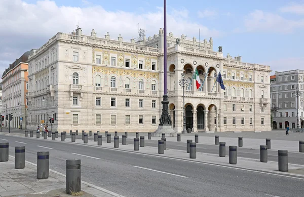 Trieste regering Palace — Stockfoto