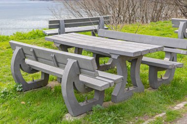 Banklar ve Masa Kalıpları Beton Dayanıklı Piknik Seti Açık Hava Mobilyaları