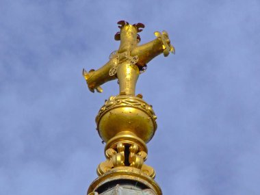 Londra 'da Aziz Paul Katedrali' nin tepesindeki Altın Haç Tarihi Tarihi Londra 'da