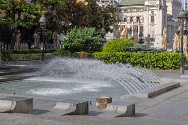 Başkentin Cumhuriyet Meydanı 'ndaki Çeşme Belgrad' da Güneşli Yaz Günü Gezisi