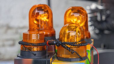 Yanan Plastik Kehribar Ev Ampulü Kablolu Araba Fişi