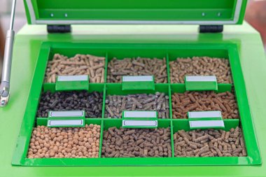 Farklı Biyolojik Topaklar Yenilenebilir Isıtıcı için Katı Yakıt