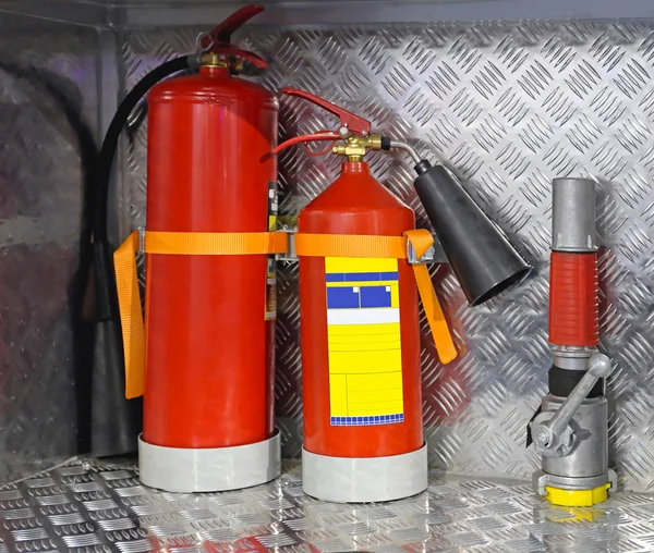 Dois extintores de incêndio — Fotografia de Stock