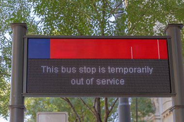 Led Bilgi Merkezi 'nde toplu taşıma durağı geçici olarak servis dışı.