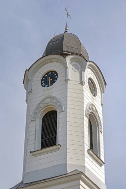 Aziz Nicholas Belegis 'in Kutsal emanetlerinin Çevirisi Sırp Ortodoks Kilisesinde Saatli Çan Kulesi Güneşli Yaz Günü