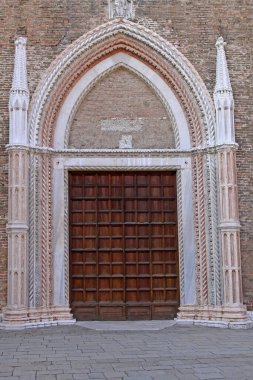 İtalya Venedik 'teki Ortaçağ Kilise Binası' nın Ahşap Kapısı