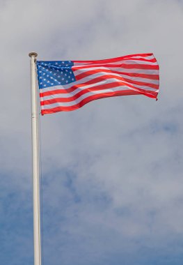 Uzun Direk Bulutları 'nda Amerika Birleşik Devletleri Bayrağı