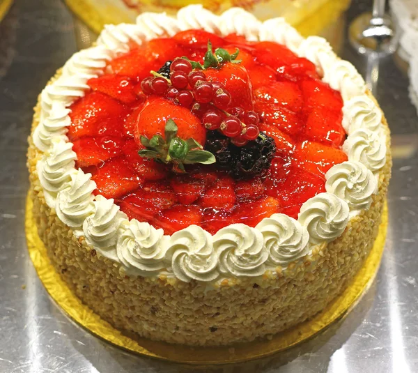 Whole Strawberry Cake — Stock Photo, Image