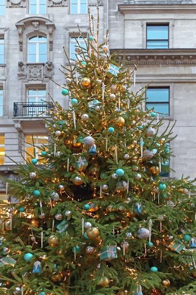 大きなクリスマスツリー — ストック写真