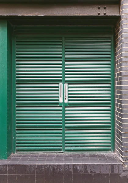 Drzwi zielony wentylacja — Zdjęcie stockowe