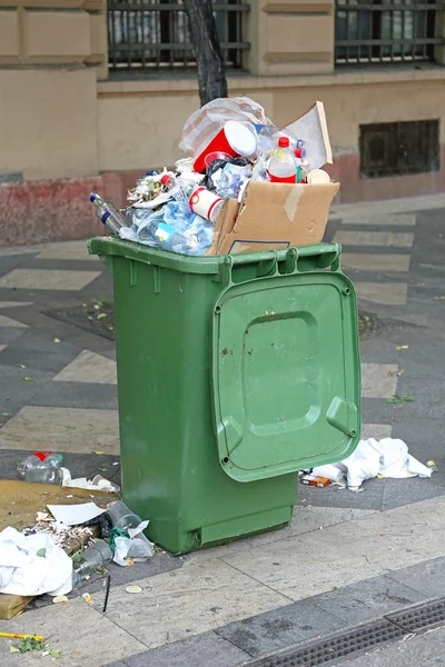 Miot śmieci przepełnienia — Zdjęcie stockowe