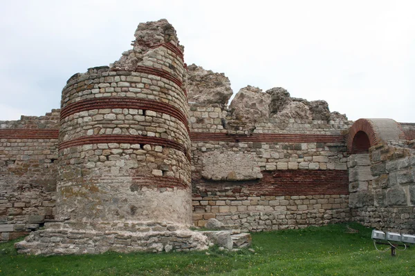 Fortification muren in Nessebar. Bulgarije — Stockfoto