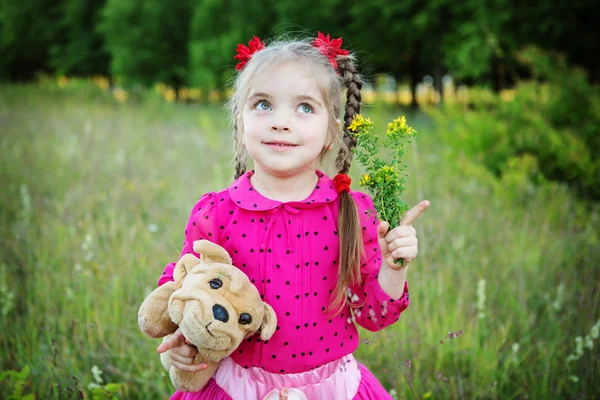 Little girl outdoors — Stock Photo, Image