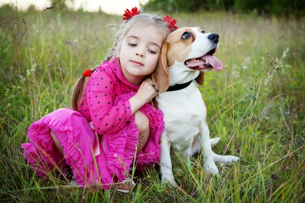 Lány kutyával Stock Kép