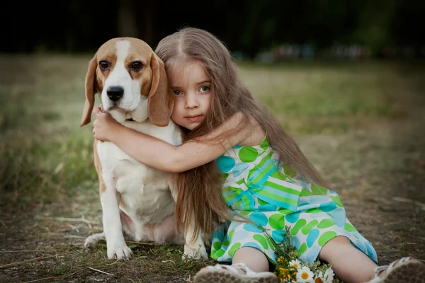 Flicka med hund Royaltyfria Stockfoton