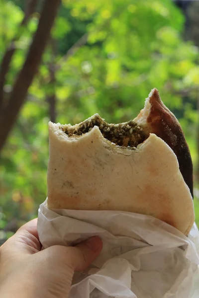 Mankousheh, libanesisches Frühstück — Stockfoto