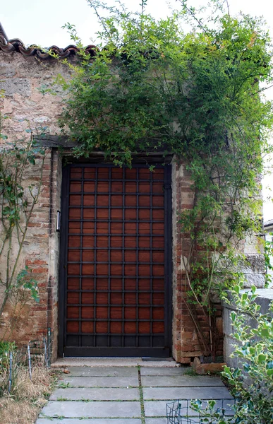 Porta Legno e metallo — Foto Stock