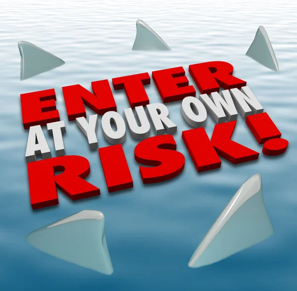 Wprowadź na swoje własne ryzyko 3d słowa rekin płetwy krąży — Zdjęcie stockowe