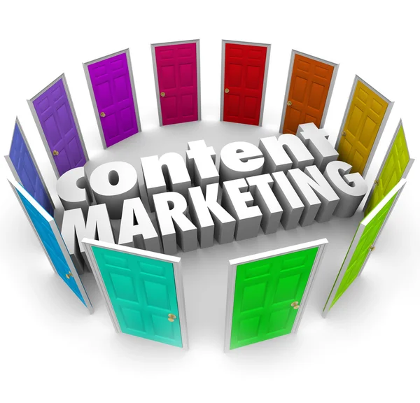 Content Marketing 3d words environed by many doors — стоковое фото