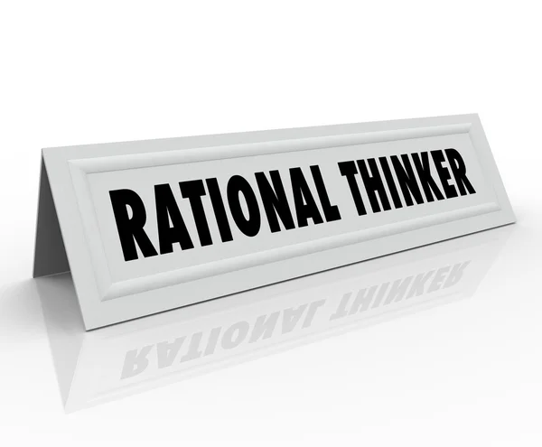 Palavras de pensador racional em um cartão de barraca de nome — Fotografia de Stock
