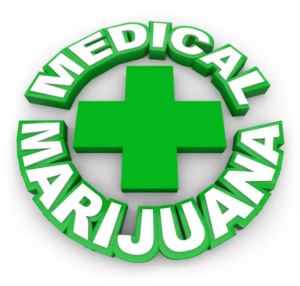 Медицинская марихуана в зеленых словах вокруг плюс знак — стоковое фото