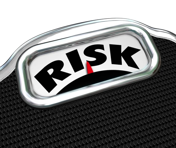 Palavra de risco em uma exibição de escala — Fotografia de Stock