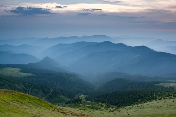 Panoramablick auf die Karpaten Stockbild