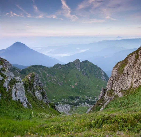 Big cliff in Carpathian Mountains — Stock Photo, Image