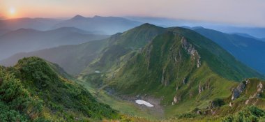 Karpat Dağlarında Gündoğumu