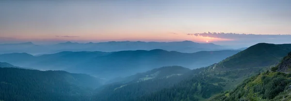Panoramic view on sunrise in Carpathian mountains — Stock Photo, Image