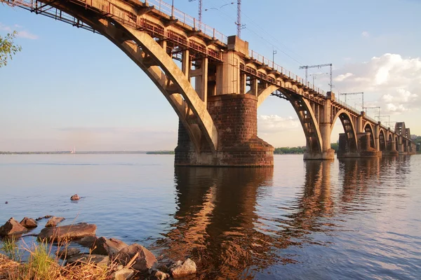 Ponte ferroviária velha — Fotografia de Stock