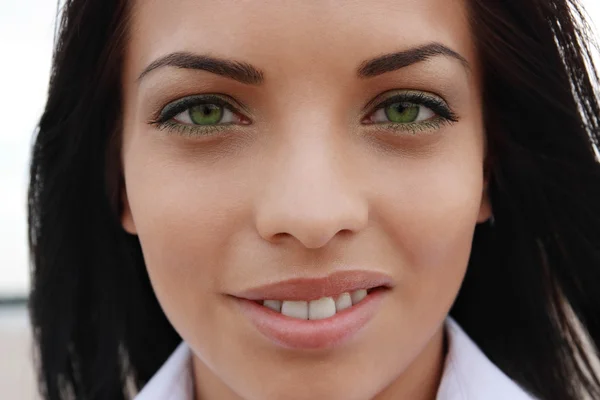 Hermosa chica de ojos verdes — Foto de Stock