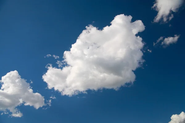 Hermosas nubes de fondo — Foto de Stock