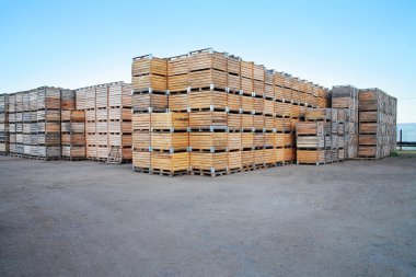 Ahşap kutuları açık havada