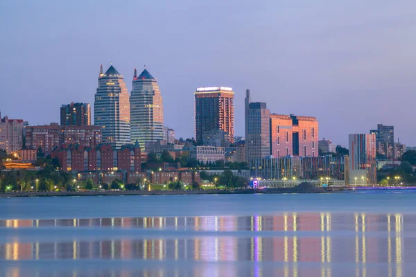 Paisagem Cidade Noite Dnepropetrovsk Aterro Rio Dnieper — Fotografia de Stock