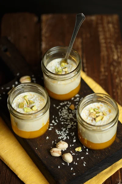 Panna cotta with mango puree — Stock Photo, Image