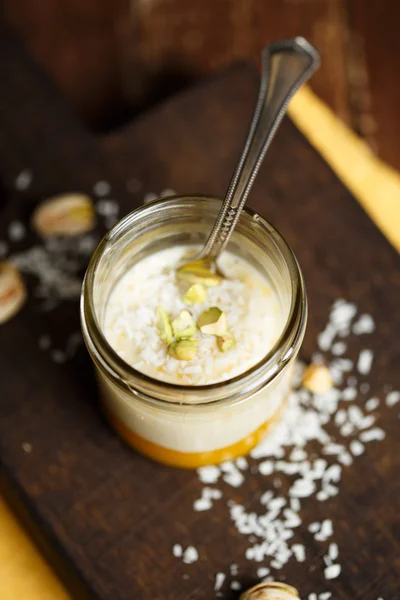 Panna cotta with mango puree — Stock Photo, Image