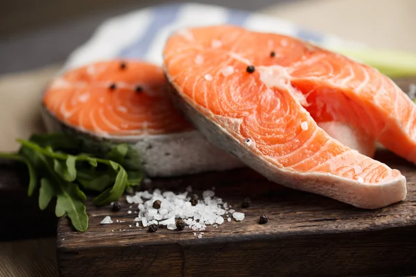 Raw salmon steaks close-up — Stock Photo, Image