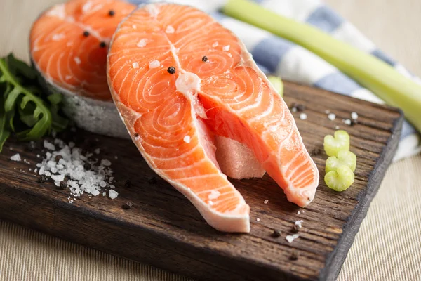 Raw salmon steaks — Stock Photo, Image