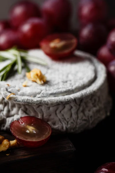 French Goat cheese with grape — Stock Photo, Image