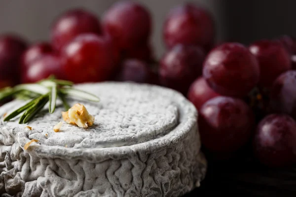 French Goat cheese with grape — Stock Photo, Image