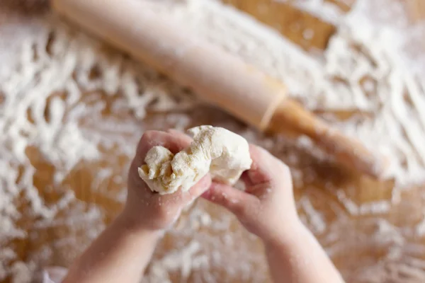 Hands and flour — Stock Photo, Image