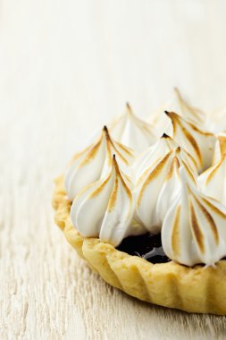 Tartı berry lezzetli ve beze 