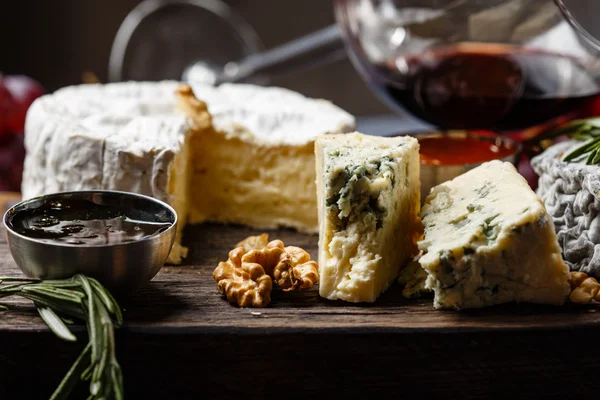 Plate of french cheeses — Stock Photo, Image
