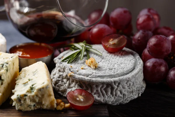 Plate of french cheeses — Stock Photo, Image