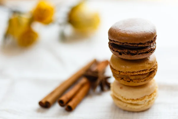 Macarons with gingerbread spices — Stock Photo, Image