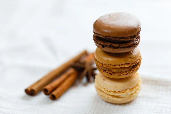 Macarons with gingerbread spices — Stock Photo, Image