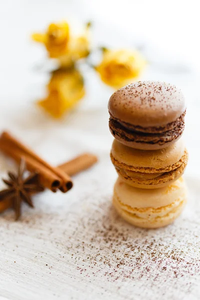 Macarons with gingerbread spices — Stock Photo, Image