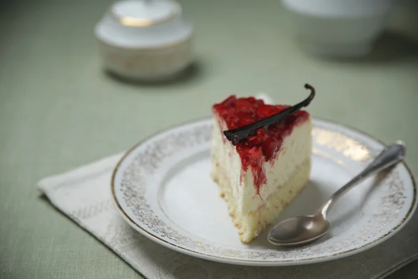 Vanilyalı cheesecake bir parça — Stok fotoğraf