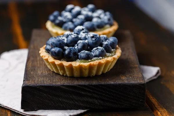 Tartaletas con arándanos y natillas de limón —  Fotos de Stock